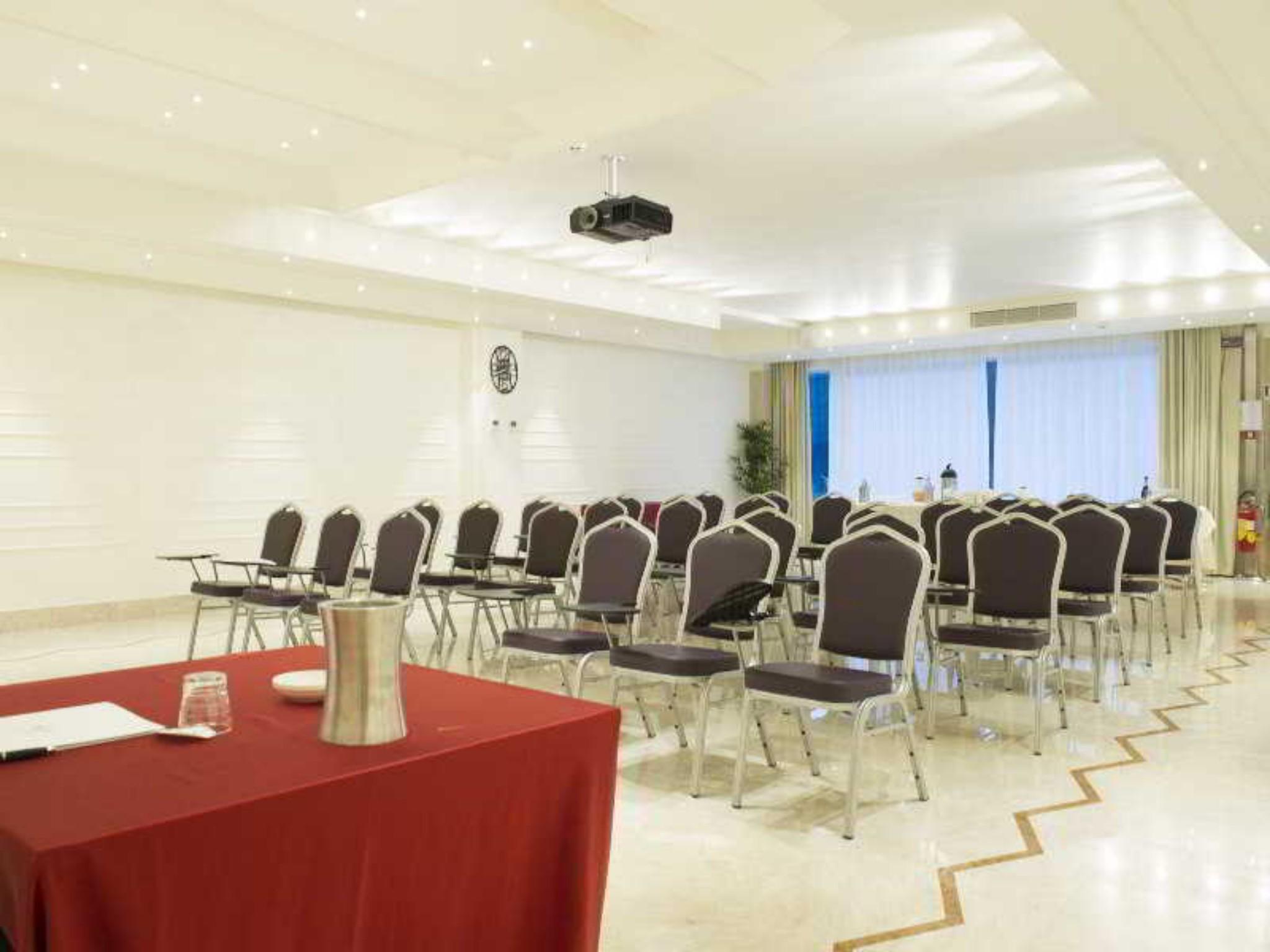 International Airport Hotel 4*
