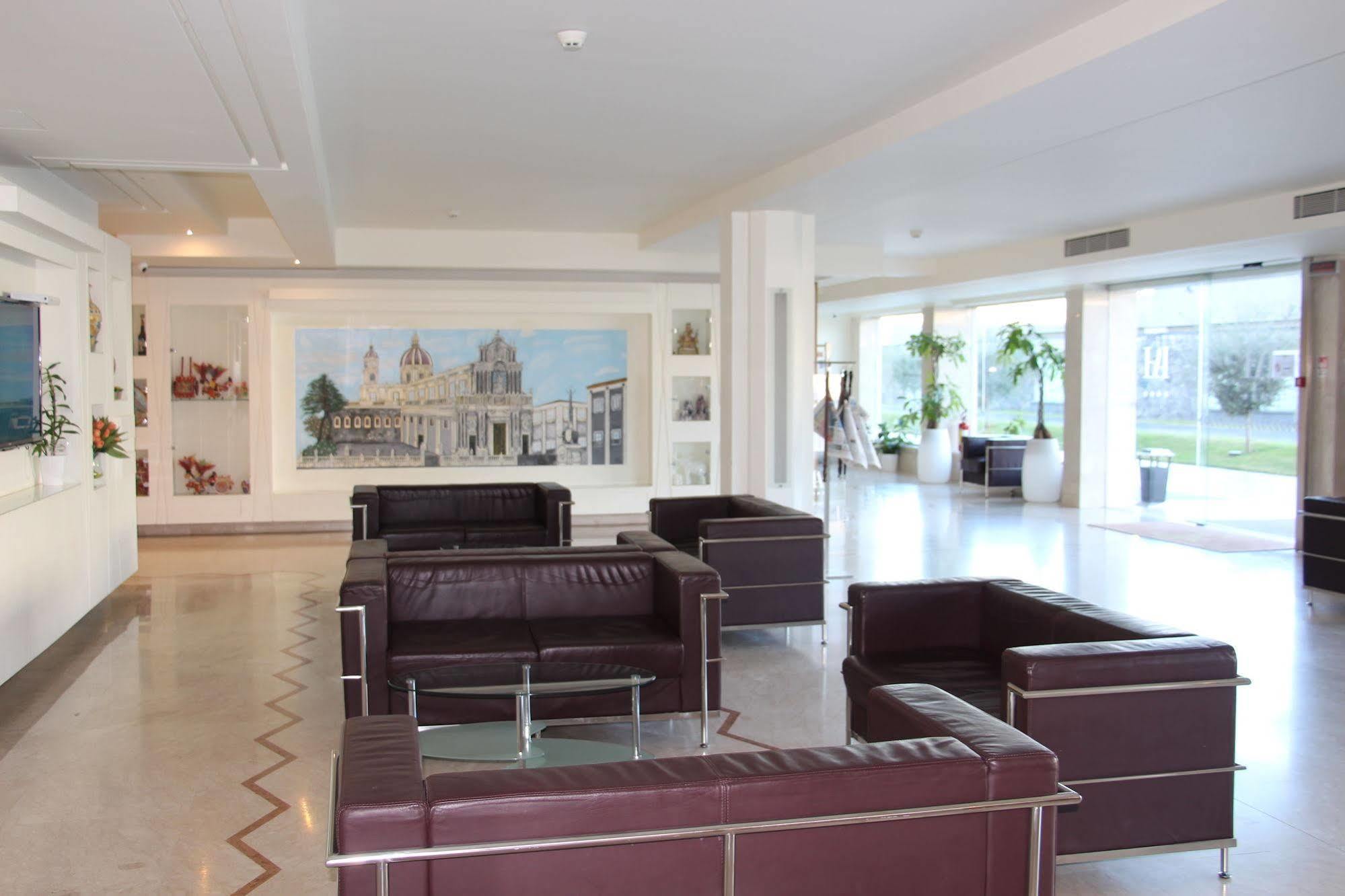 Hotel International Airport 4*
