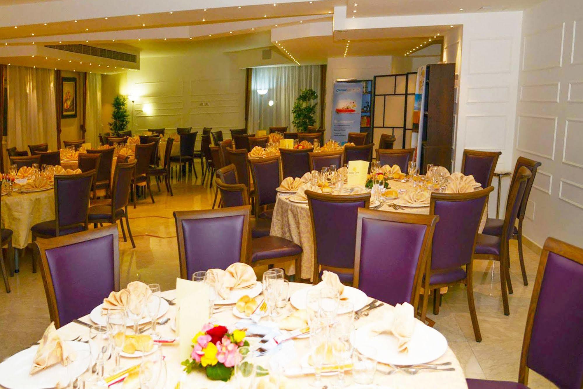 Hotel International Airport 4*