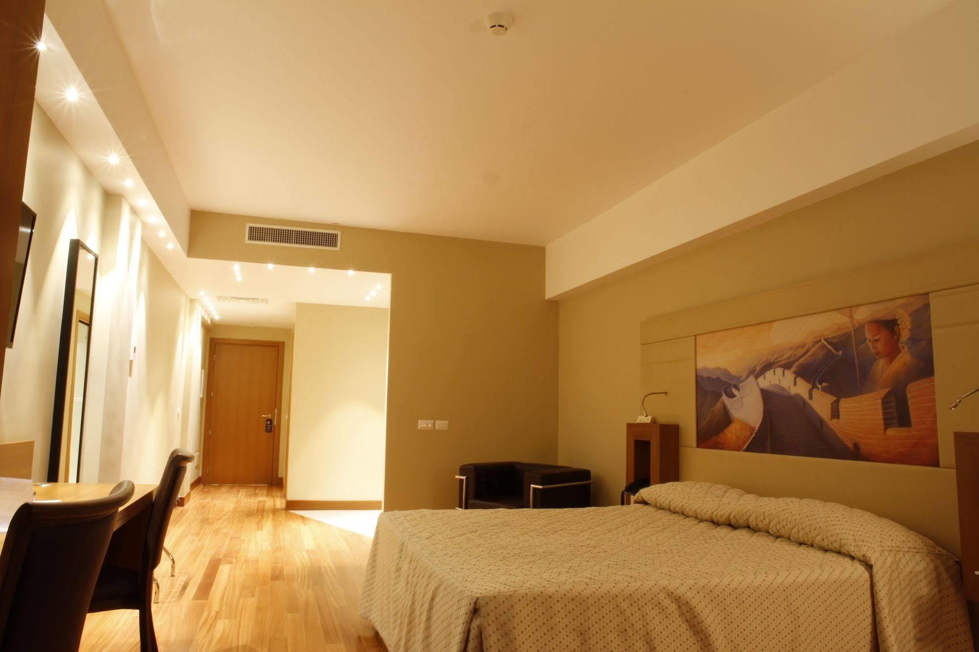 Hotel International Airport 4*